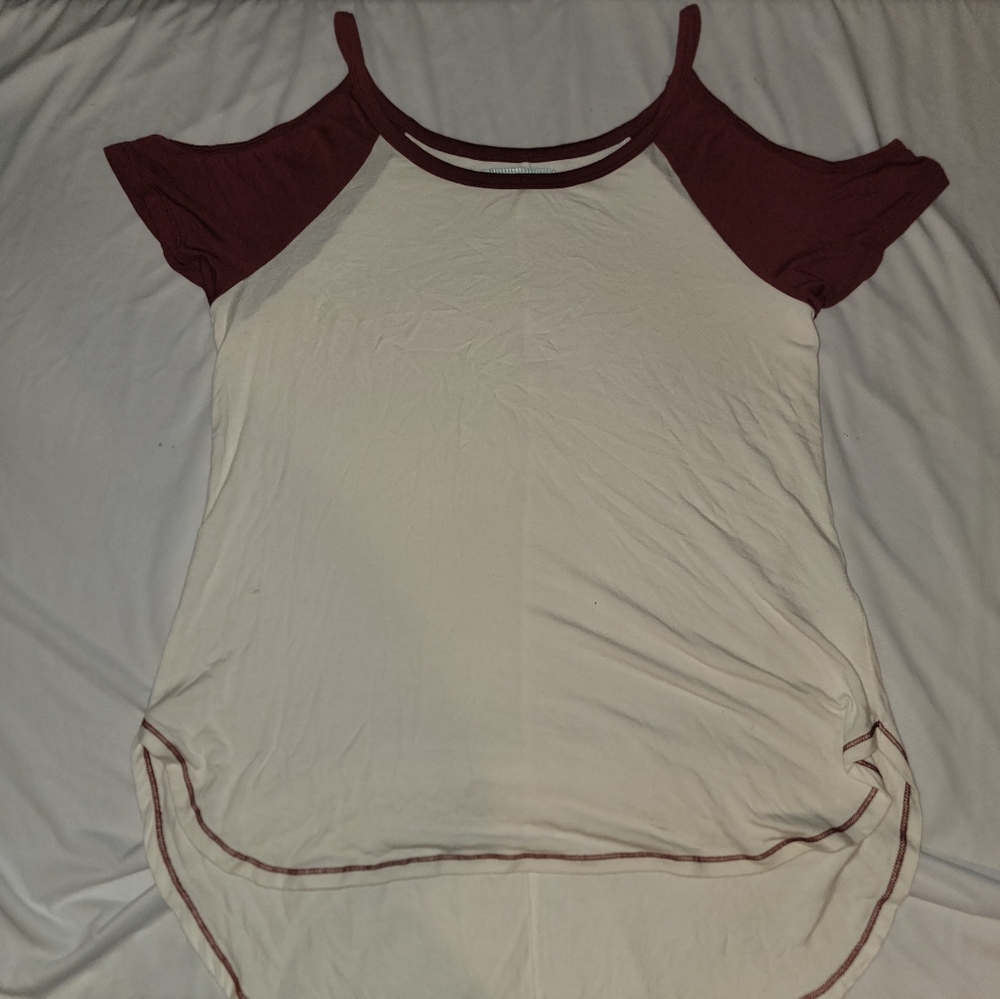 Burgandy and white high low maunces top with sleeve cut outs